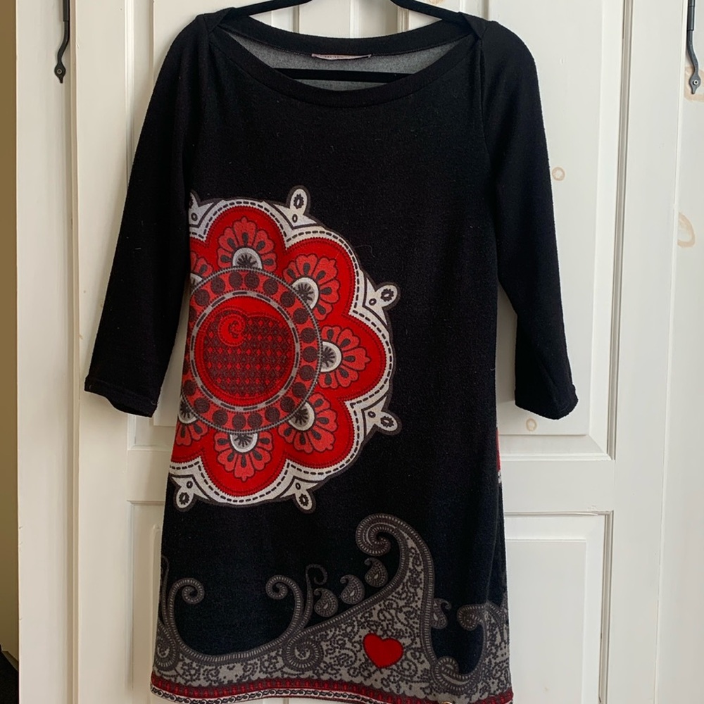 Beautiful dress or tunic
Black red grey